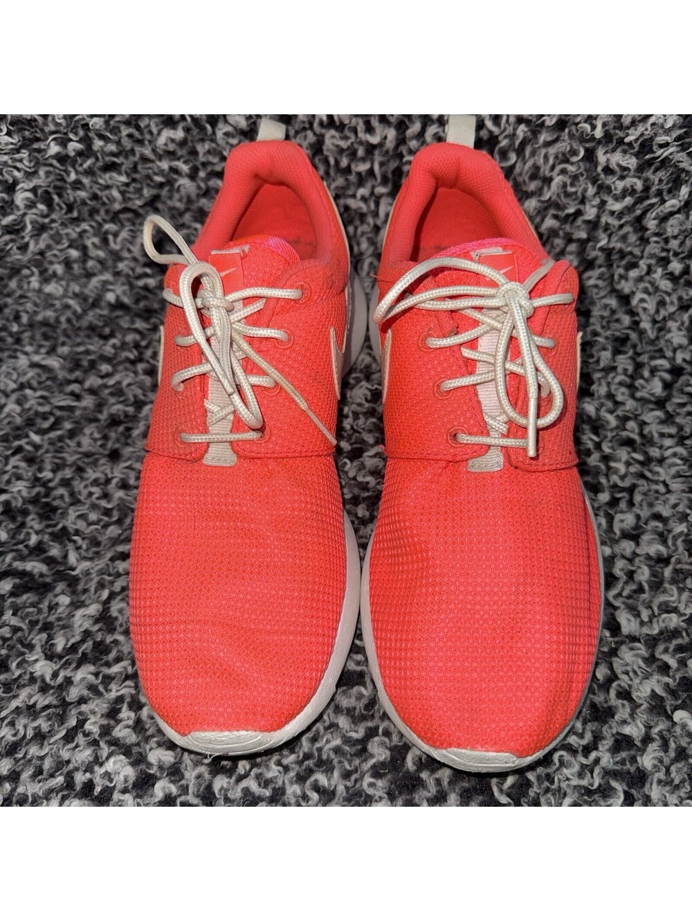 Nike Women's Roshe One Sneakers, Pink/Stardust/White, 7y  Medium US - Picture 4 of 6